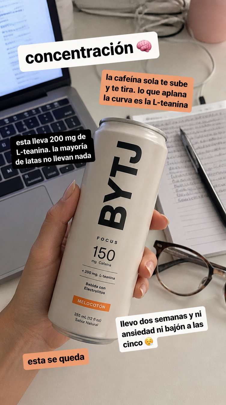 Anuncio estilo UGC con una lata BYTJ sostenida en la mano sobre un escritorio con stickers de texto