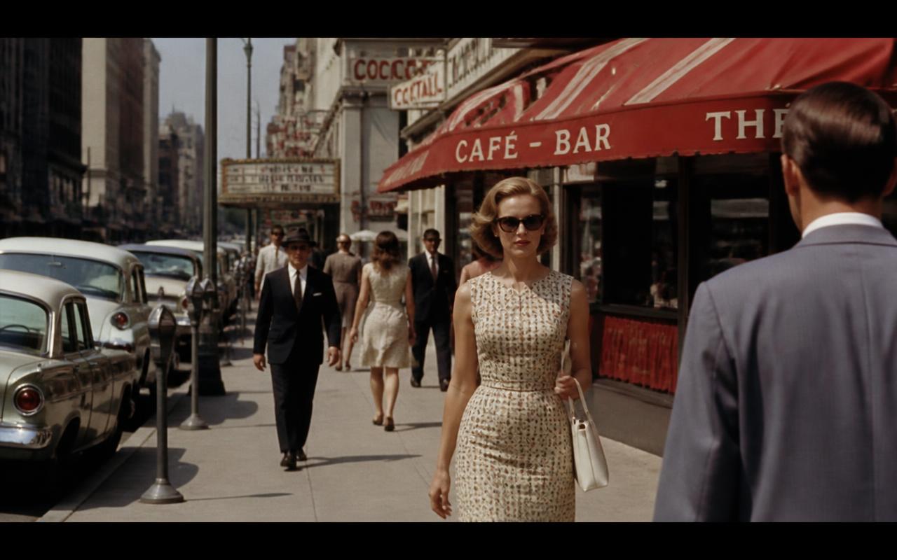 Plano de calle urbana ambientado en los años sesenta generado con Seedance 2.5